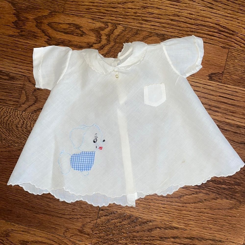 Vtg 60s white cotton lawn infant top with embroidered dog on front